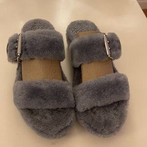 UGG slippers like New!! Worn once